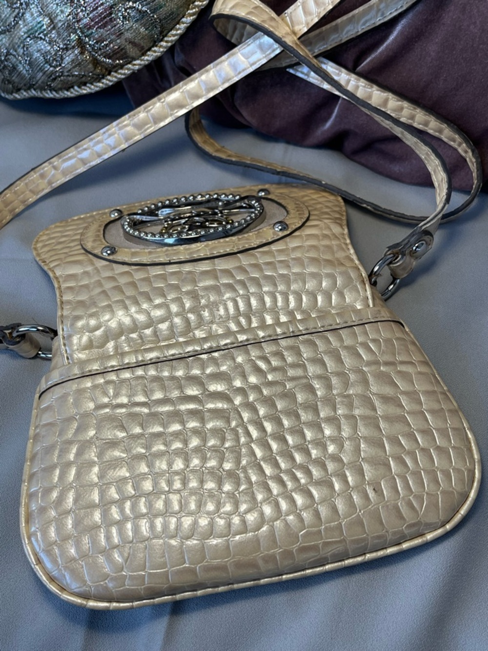 Kathy Van Zeeland Metallic Ivory Gold Croc-Embossed Crossbody EUC Y2K LIKE NEW - Picture 4 of 9